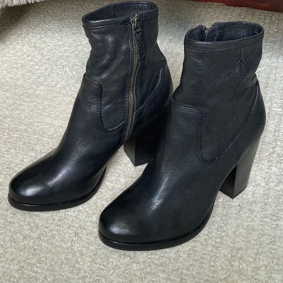 New FRYE Patty Artisan Zip Black Leather Ankle Boot 7.5M - Picture 1 of 7
